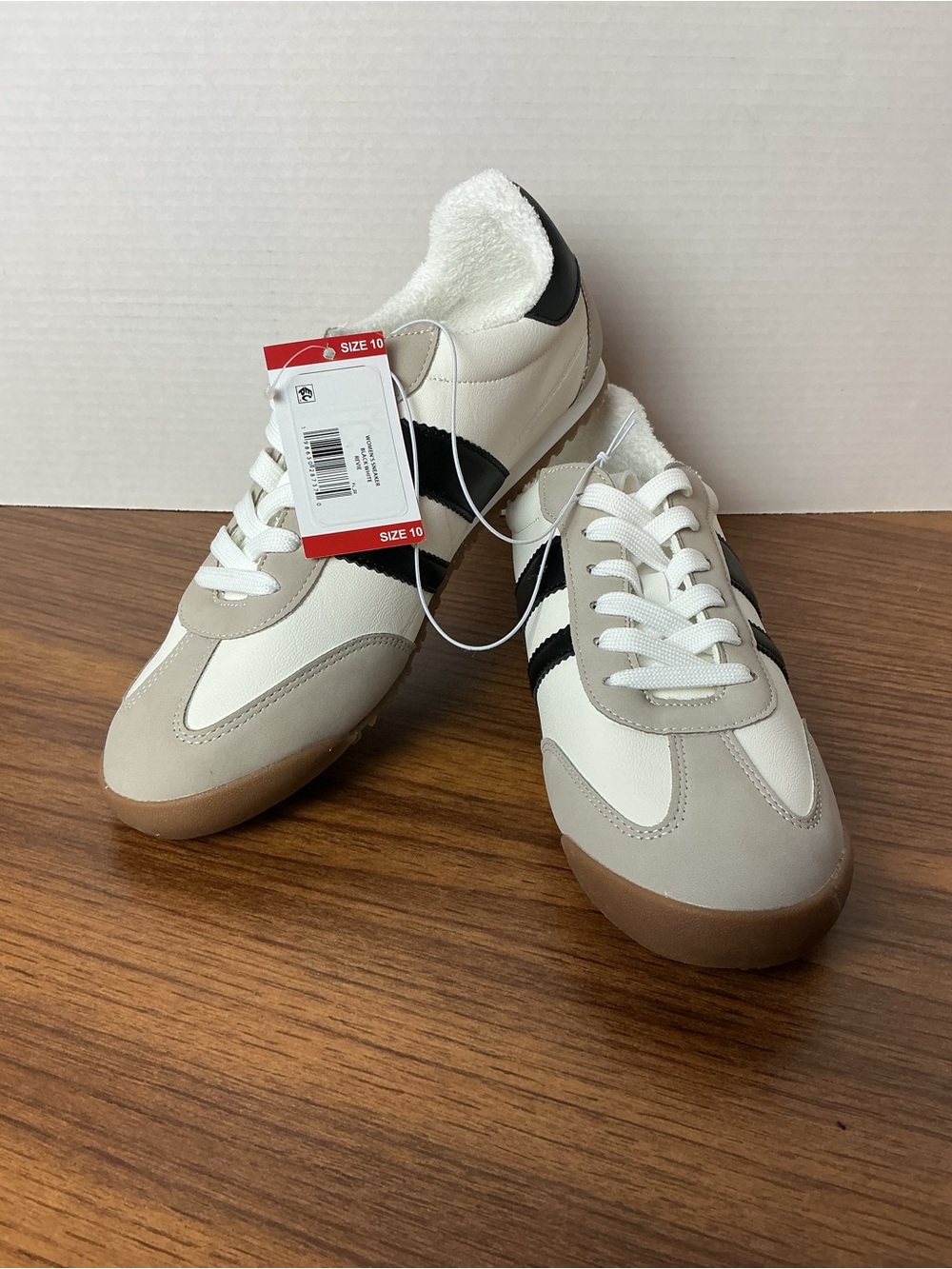 DV by Dolce Vita Revie Retro Sneaker Women’s 10 White Black Tan NWT